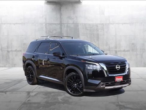 Certified 2025 Nissan Pathfinder Platinum w/ Cargo Package AWD/4WD image 2
