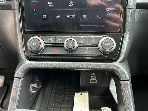 Used 2024 Ford Ranger Lariat w/ FX4 Off-Road Package image 32