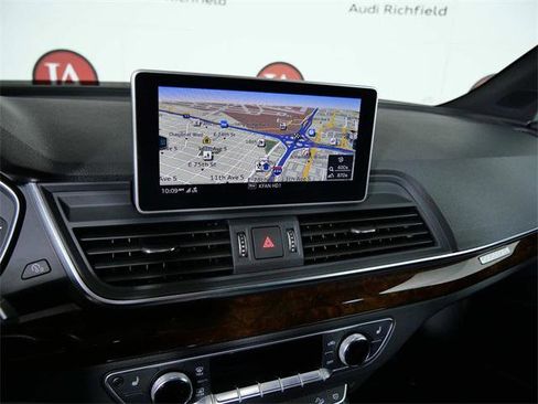 Used 2020 Audi Q5 e Prestige w/ Prestige Package image 20