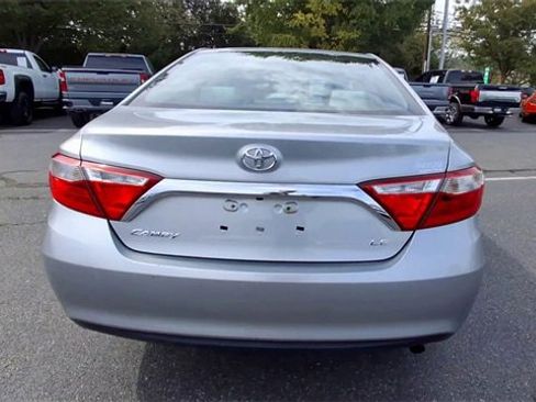Used 2016 Toyota Camry image 7