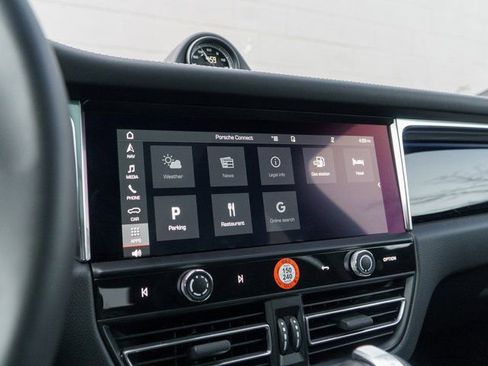 Certified 2025 Porsche Macan image 25