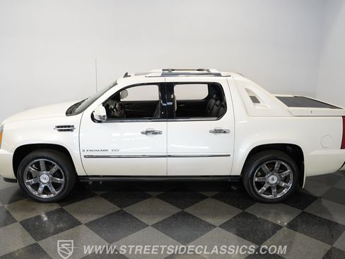 Used 2009 Cadillac Escalade EXT image 9