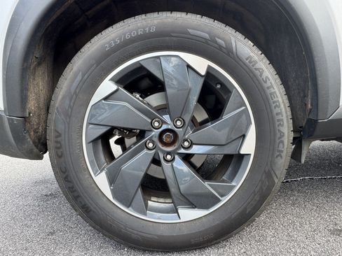 Used 2024 Nissan Rogue SV AWD/4WD image 19