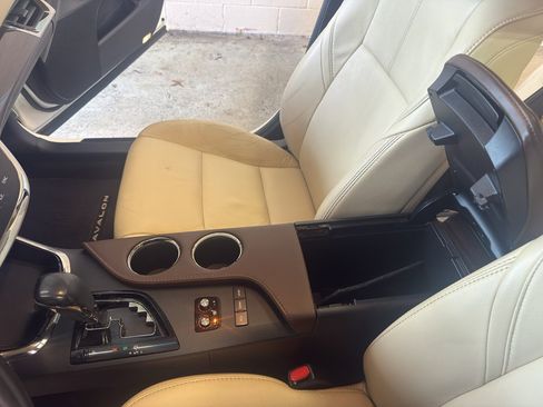 Used 2015 Toyota Avalon XLE Touring image 20