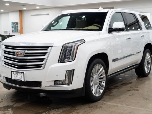 Used 2018 Cadillac Escalade Platinum image 1
