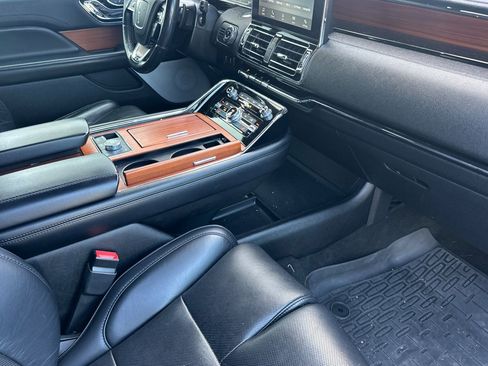 Used 2019 Lincoln Navigator L Reserve image 18