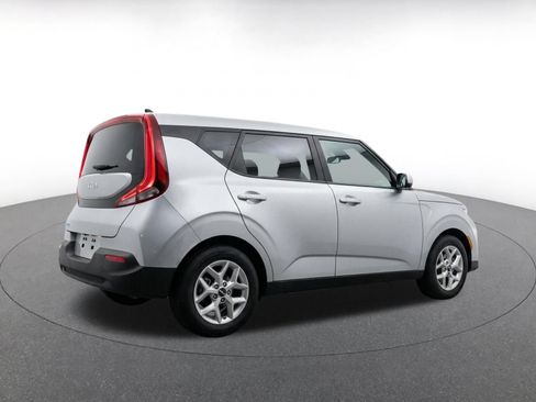 Used 2025 Kia Soul LX w/ LX Technology Package FWD image 11