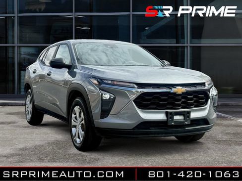 Used 2024 Chevrolet Trax LS w/ Driver Confidence Package image 4
