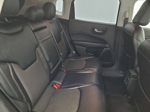 Used 2017 Jeep Compass Latitude w/ Popular Equipment Group AWD/4WD image 19
