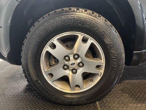 Used 2005 Ford Escape Limited image 25