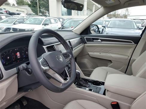 Certified 2023 Volkswagen Atlas SE image 18