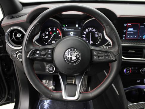 Used 2023 Alfa Romeo Stelvio Estrema image 20