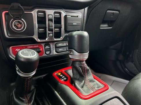 Used 2022 Jeep Gladiator Rubicon w/ Cold Weather Group AWD/4WD image 45