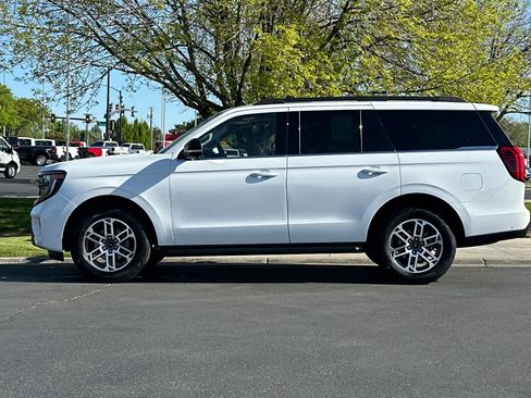 Certified 2025 Ford Expedition Active AWD/4WD image 5