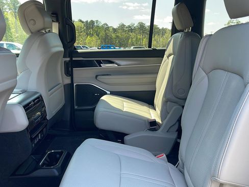 New 2026 Jeep Grand Wagoneer Limited AWD/4WD image 25