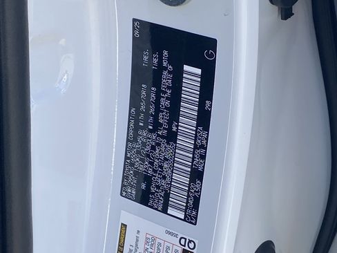 Certified 2025 Toyota 4Runner TRD Off-Road Premium image 33