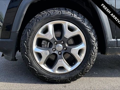 Used 2018 Jeep Compass Limited AWD/4WD image 32