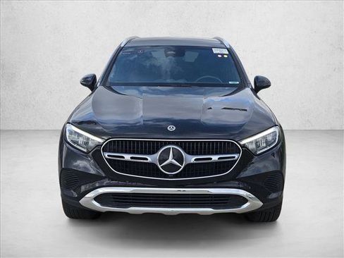 Used 2025 Mercedes-Benz GLC 300 image 2