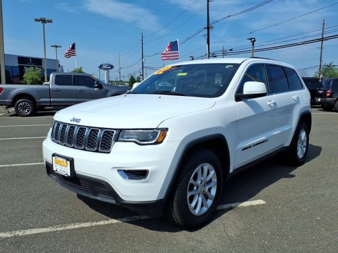 Used 2022 Jeep Grand Cherokee Laredo X AWD/4WD image 3