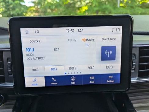 Used 2023 Ford Explorer Limited w/ Equipment Group 301A AWD/4WD image 34