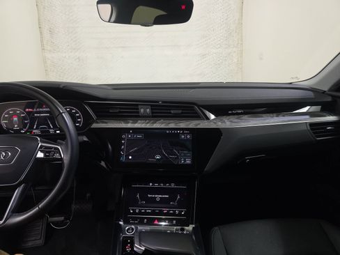 Used 2022 Audi e-tron Premium Plus w/ Premium Plus Package image 11