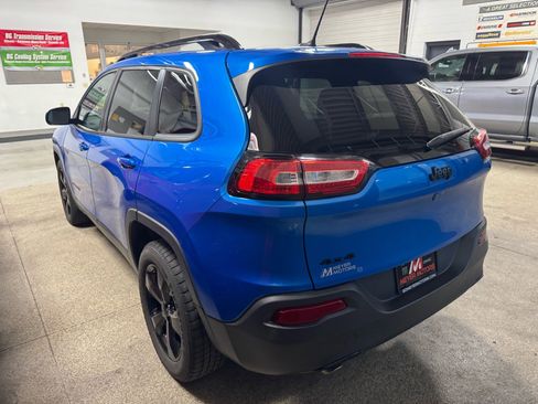 Used 2018 Jeep Cherokee Latitude w/ Altitude Package image 7