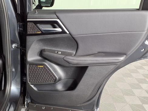 Used 2025 Mitsubishi Outlander SE image 10