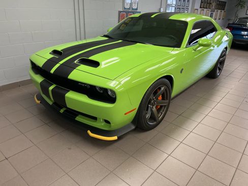 Used 2019 Dodge Challenger SRT Hellcat w/ Plus Package RWD image 2
