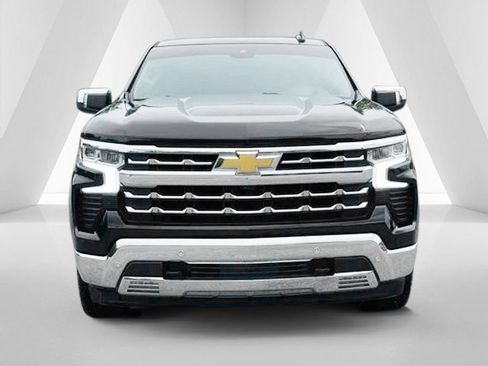 Used 2024 Chevrolet Silverado 1500 LTZ AWD/4WD image 2