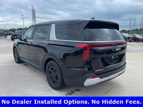 Used 2025 Kia Carnival FWD image 5