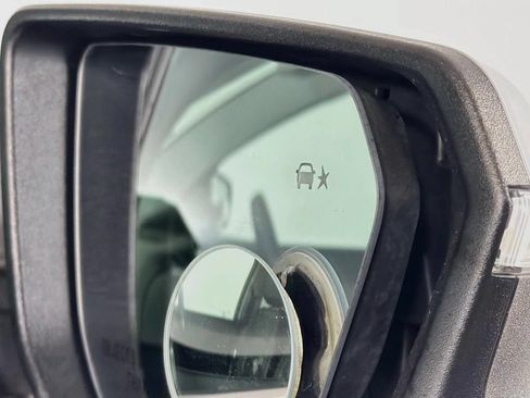 Used 2019 Chevrolet Equinox Premier AWD/4WD image 32