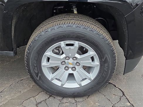Used 2022 Chevrolet Colorado LT w/ LT Convenience Package image 8