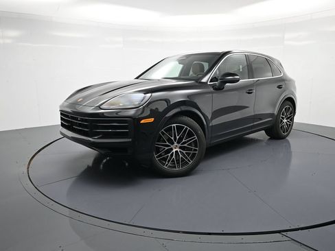 Certified 2026 Porsche Cayenne AWD/4WD image 28