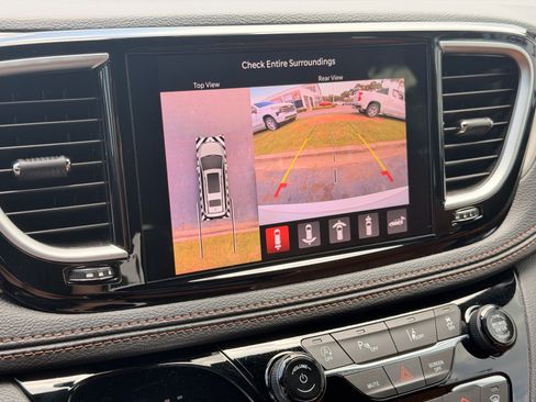 Used 2026 Chrysler Pacifica Pinnacle FWD image 37