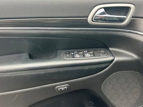 Used 2022 Jeep Grand Cherokee Limited image 11