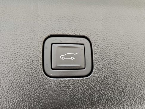 Used 2023 Buick Enclave Essence FWD image 29