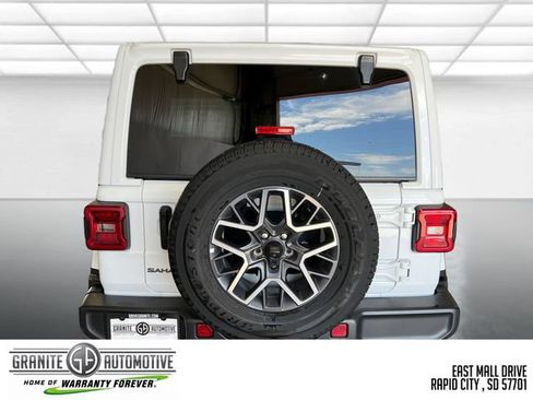 Used 2025 Jeep Wrangler Unlimited Sahara AWD/4WD image 5