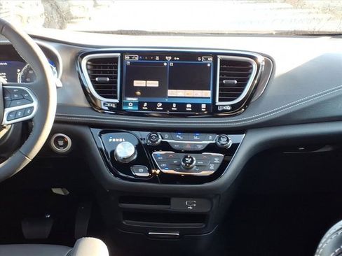 New 2026 Chrysler Pacifica Select image 7