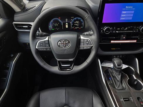 Certified 2026 Toyota Highlander Limited AWD/4WD image 13