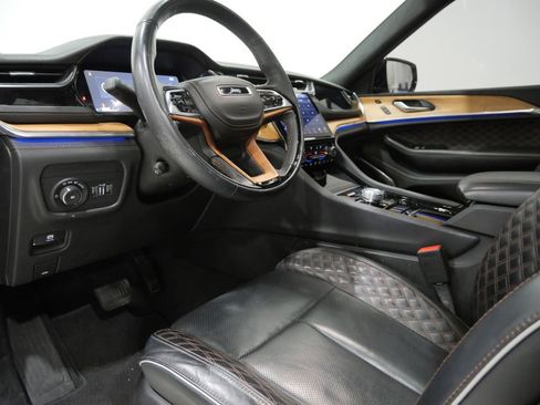Used 2023 Jeep Grand Cherokee L Summit AWD/4WD image 12