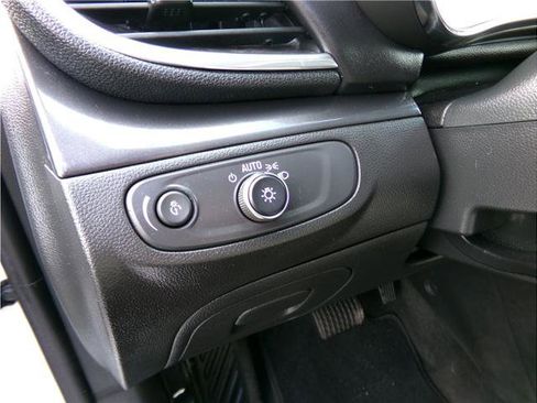 Used 2021 Buick Encore Preferred image 18