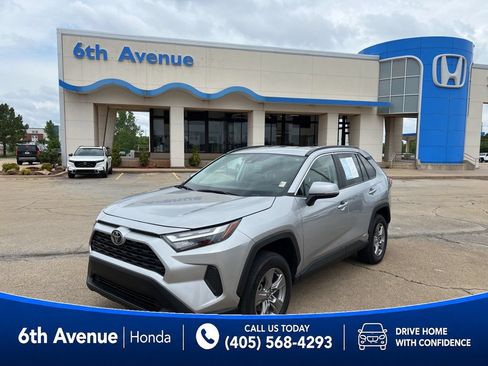 Used 2025 Toyota RAV4 XLE AWD/4WD image 1