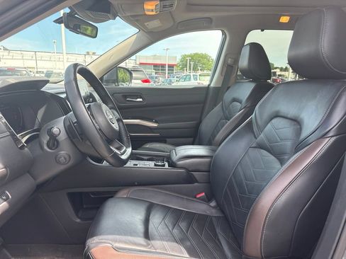 Used 2023 Nissan Pathfinder Platinum AWD/4WD image 2