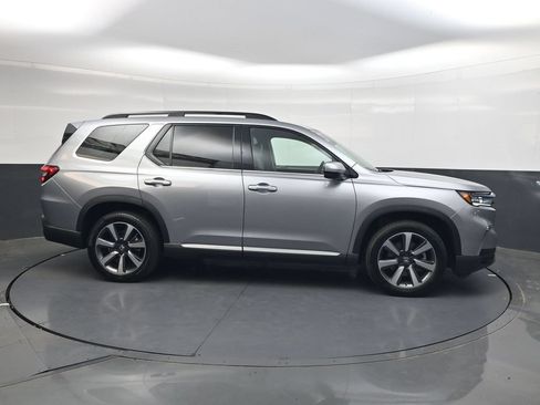 Used 2023 Honda Pilot Elite image 3