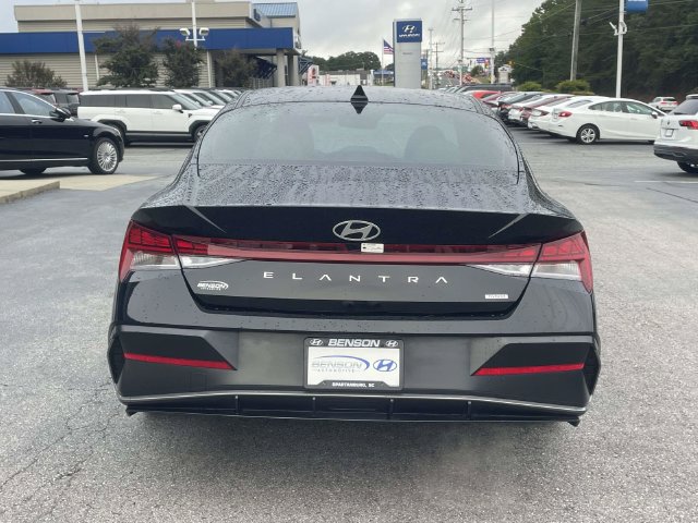 Used 2025 Hyundai Elantra Limited FWD image 6