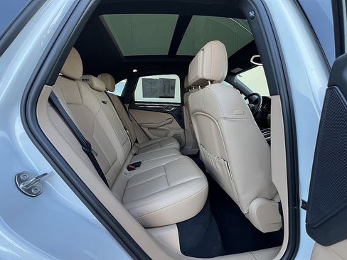 Used 2022 Porsche Macan image 24