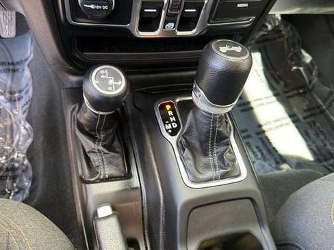 Used 2024 Jeep Wrangler Unlimited Sahara AWD/4WD image 16