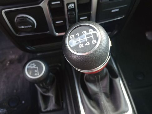 Used 2024 Jeep Gladiator Sport image 11