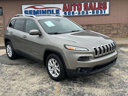 Used 2016 Jeep Cherokee Latitude w/ Safety/Convenience Group AWD/4WD image 3