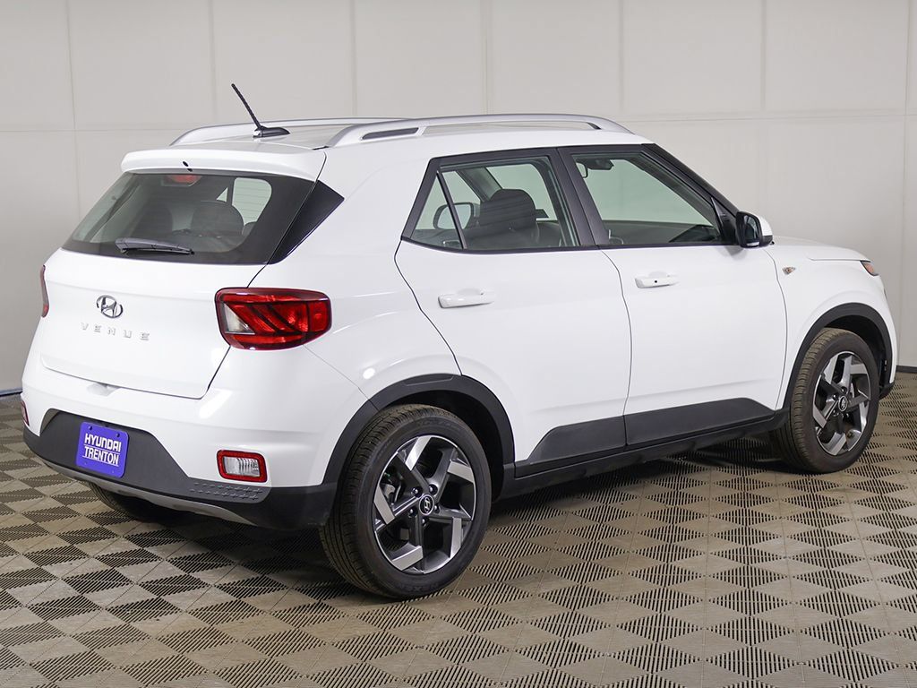 Certified 2026 Hyundai Venue SEL FWD image 9